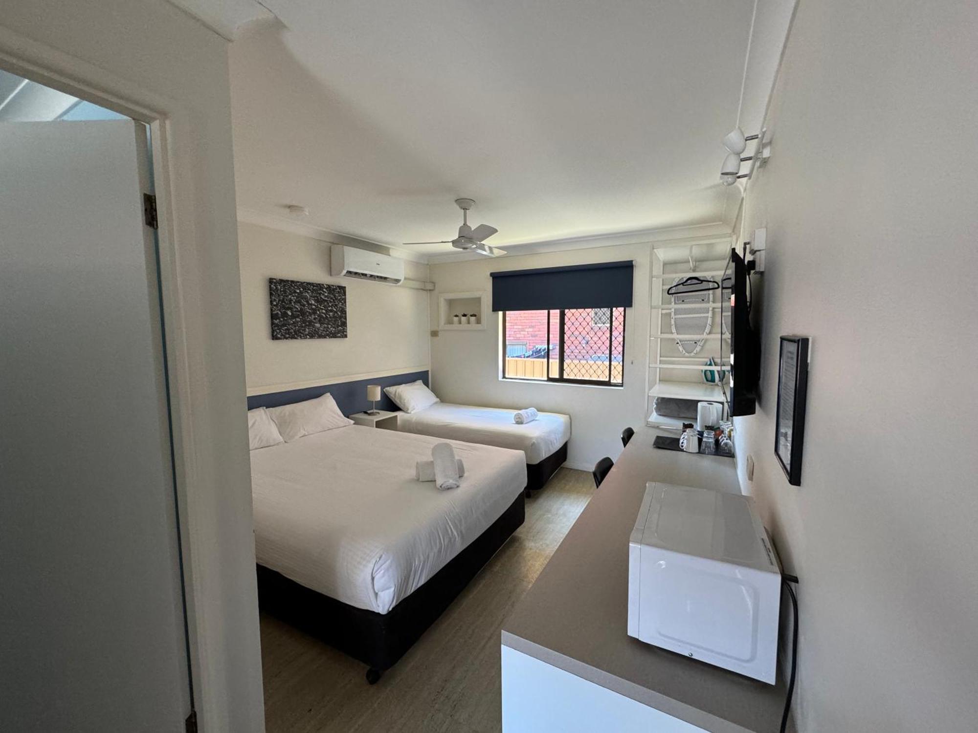 โทเรดอร์ โมเทล Motel คอฟฟ์ฮาร์เบอร์ ภายนอก รูปภาพ