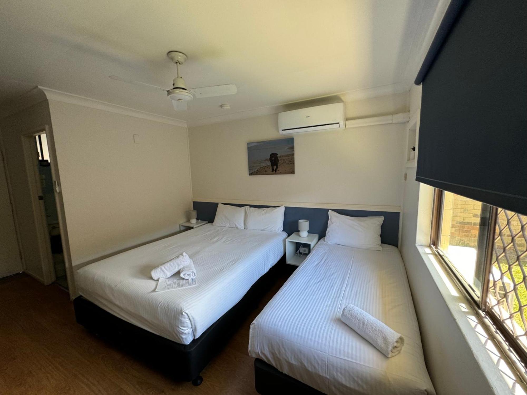 โทเรดอร์ โมเทล Motel คอฟฟ์ฮาร์เบอร์ ภายนอก รูปภาพ