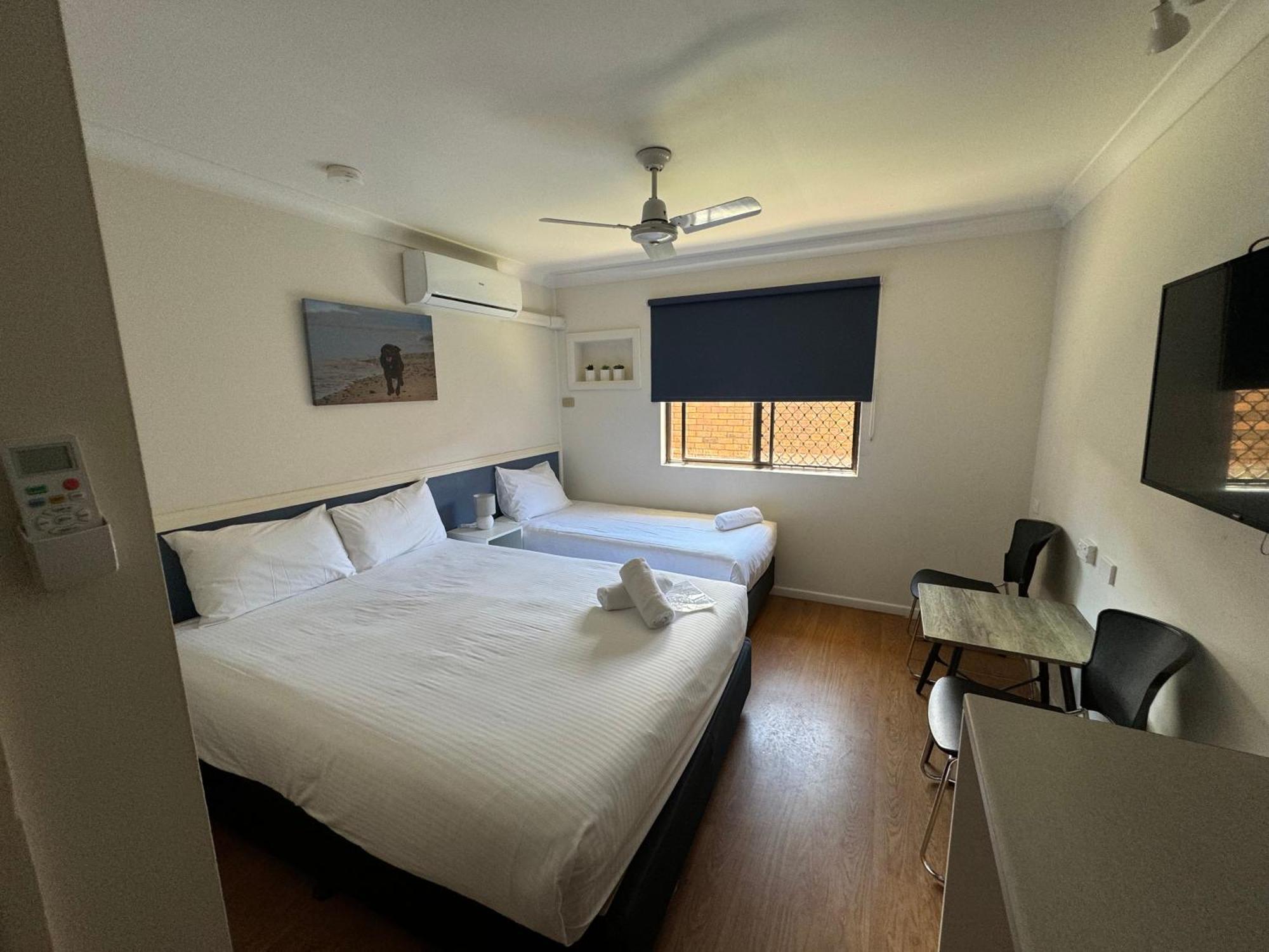 โทเรดอร์ โมเทล Motel คอฟฟ์ฮาร์เบอร์ ภายนอก รูปภาพ