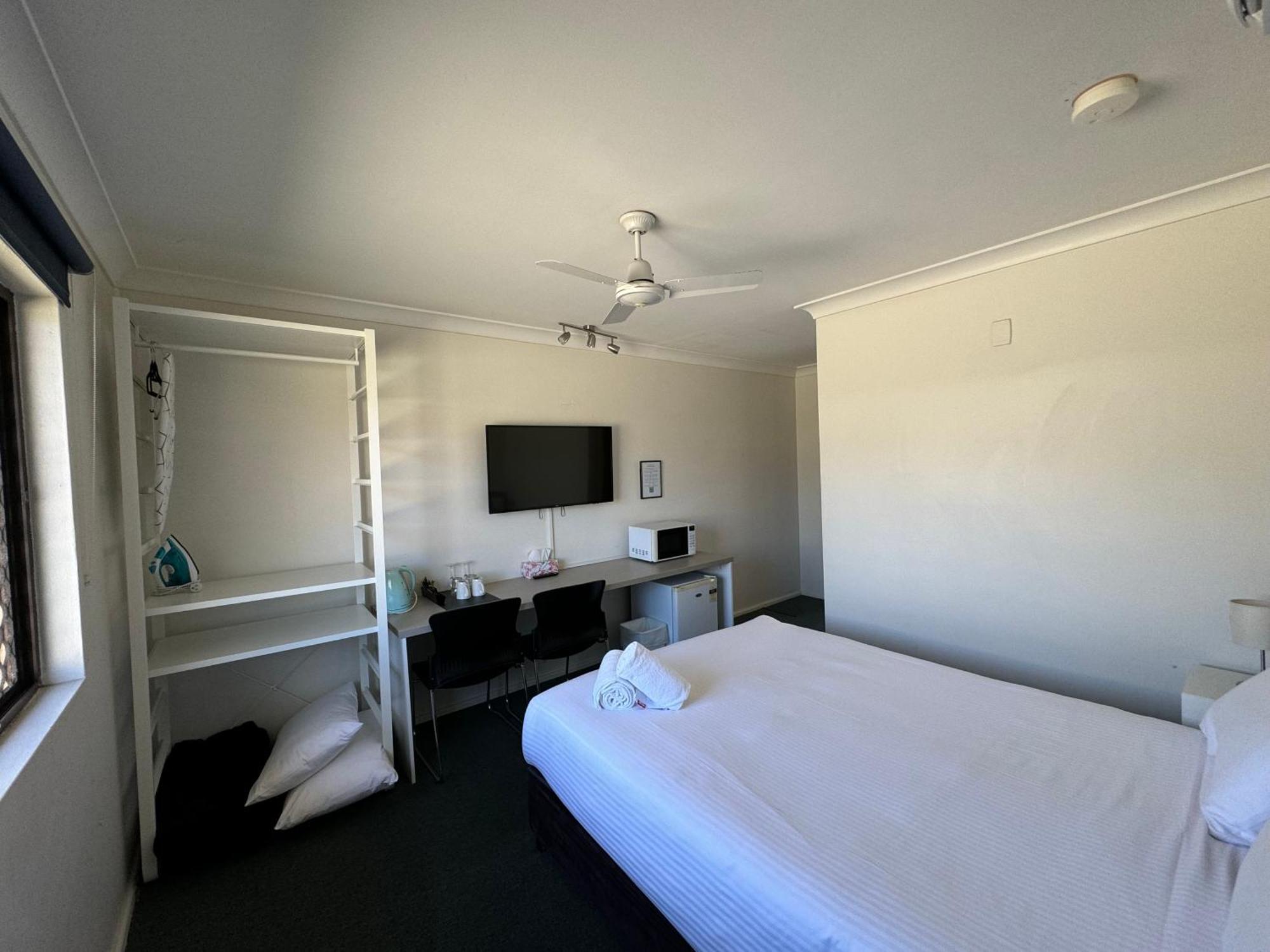 โทเรดอร์ โมเทล Motel คอฟฟ์ฮาร์เบอร์ ภายนอก รูปภาพ