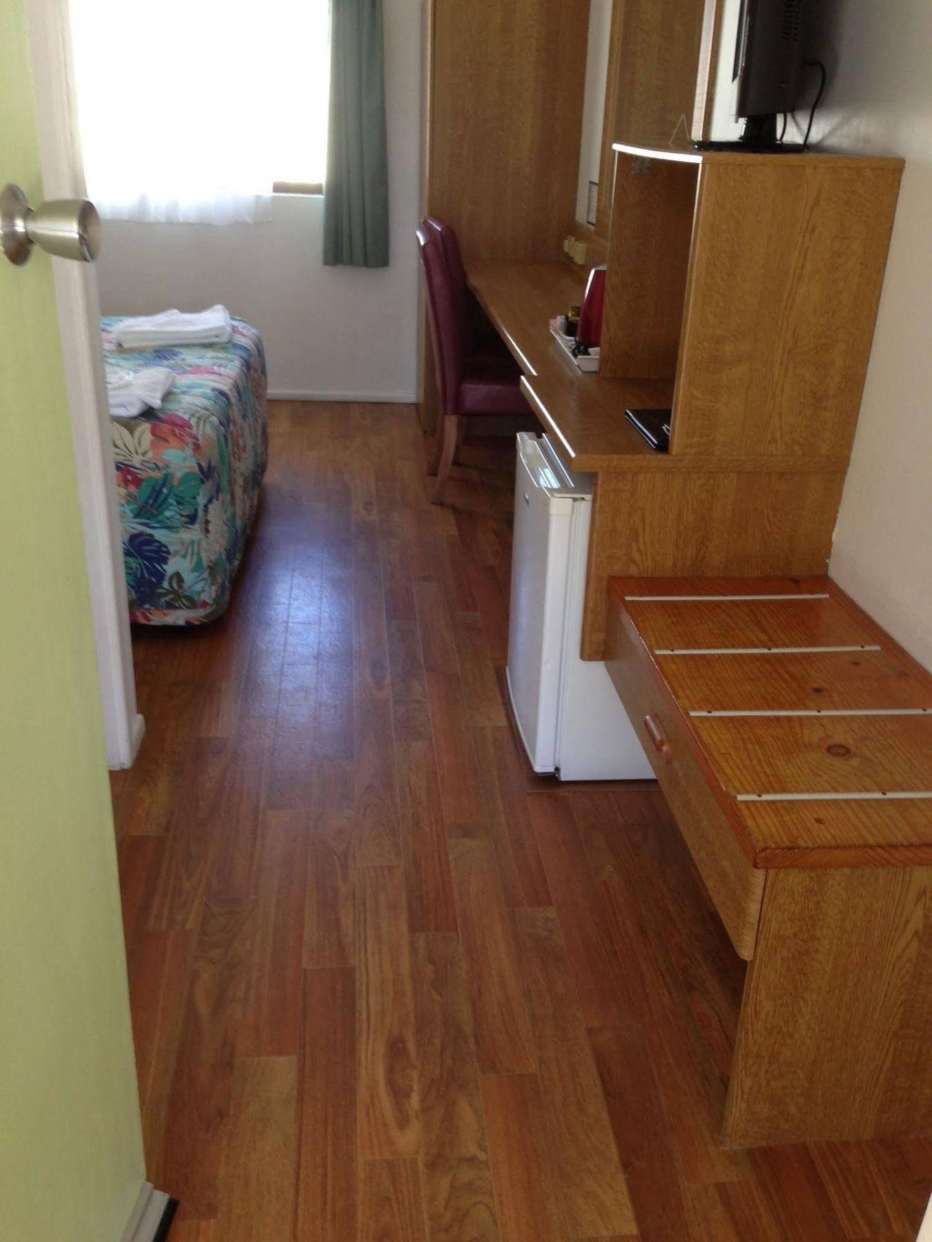 โทเรดอร์ โมเทล Motel คอฟฟ์ฮาร์เบอร์ ภายนอก รูปภาพ