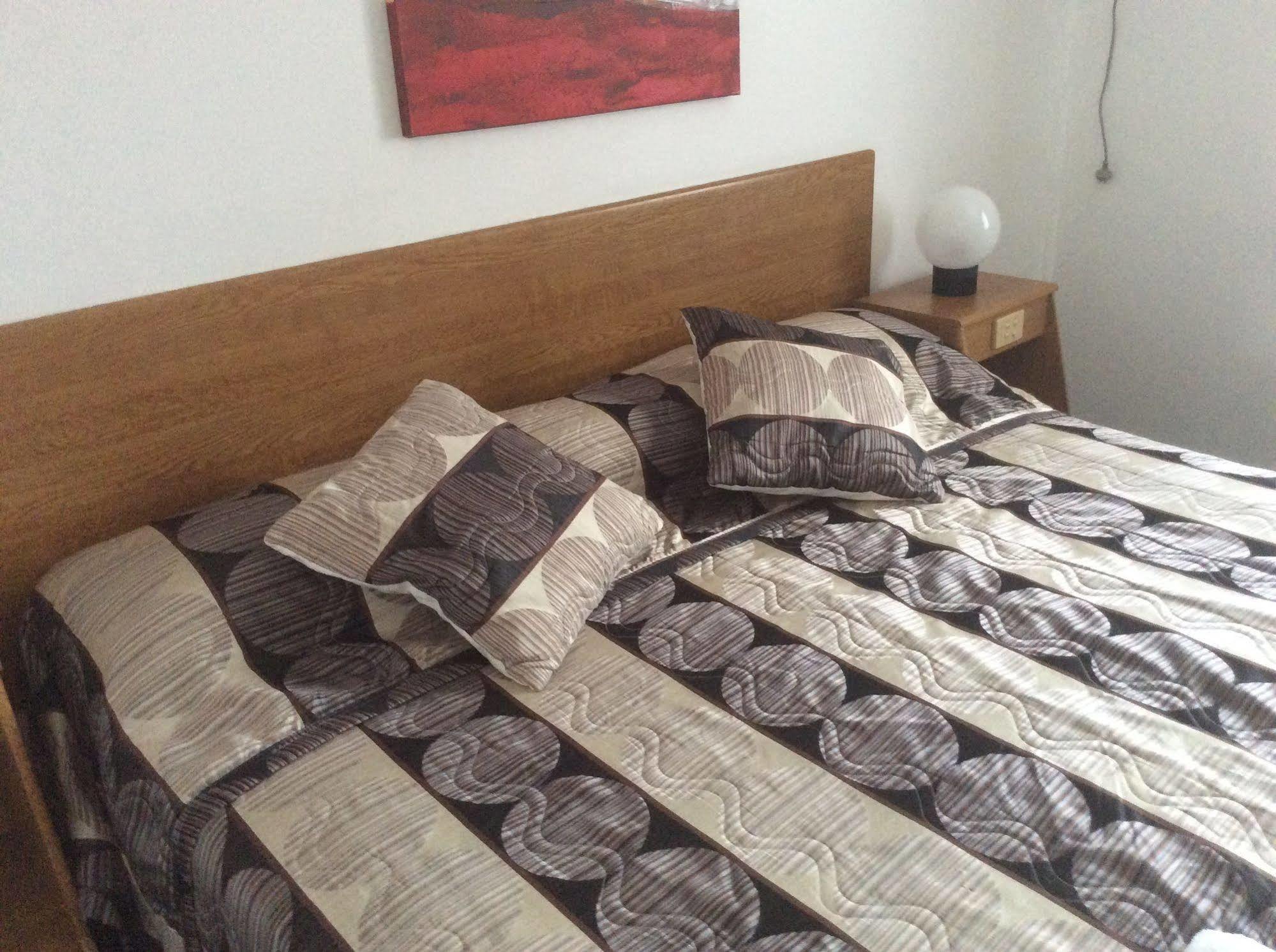โทเรดอร์ โมเทล Motel คอฟฟ์ฮาร์เบอร์ ภายนอก รูปภาพ
