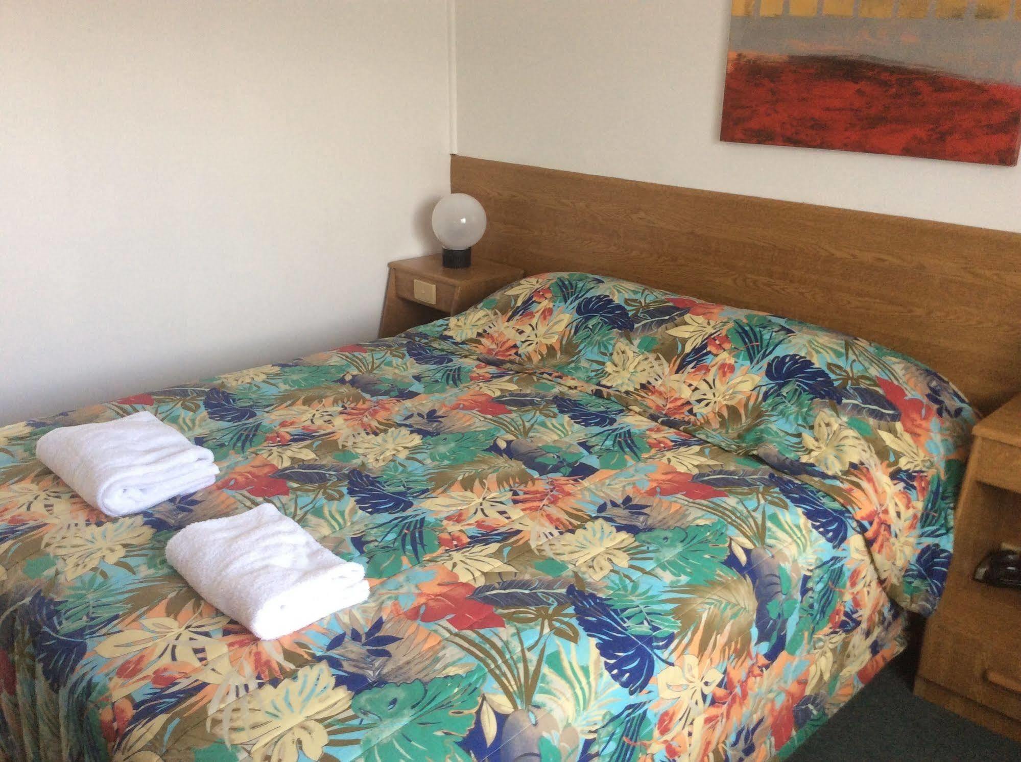 โทเรดอร์ โมเทล Motel คอฟฟ์ฮาร์เบอร์ ภายนอก รูปภาพ