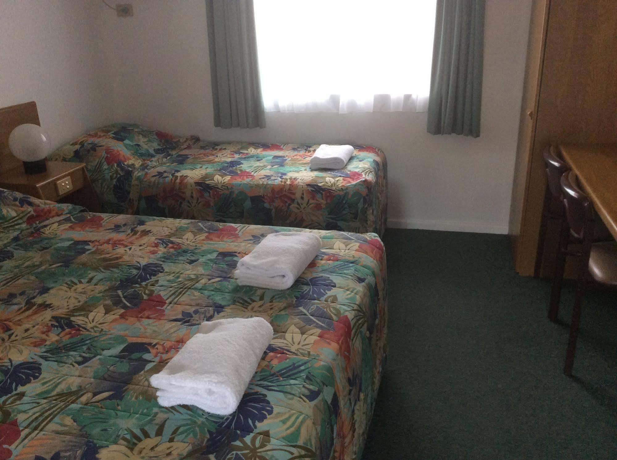 โทเรดอร์ โมเทล Motel คอฟฟ์ฮาร์เบอร์ ภายนอก รูปภาพ