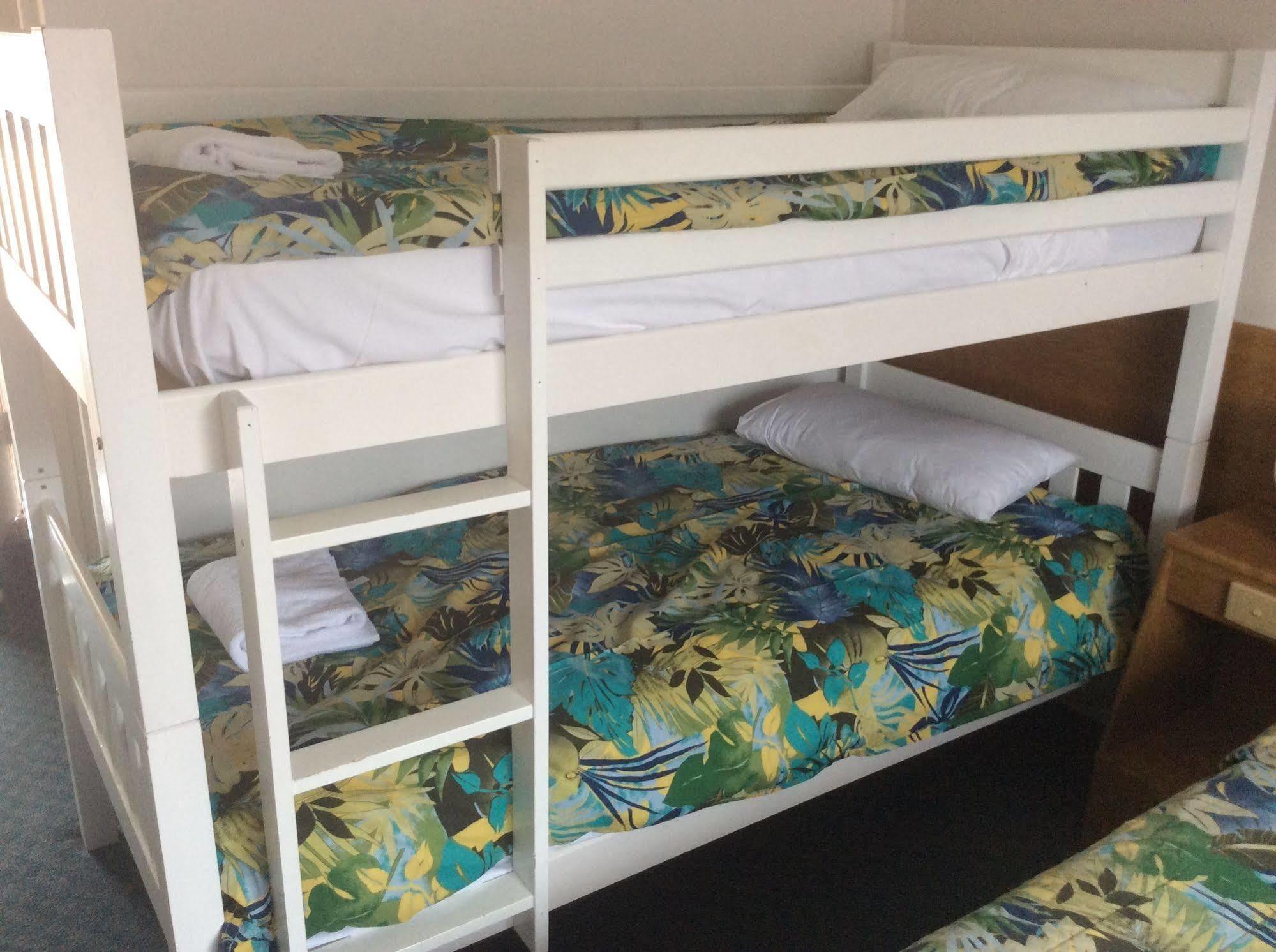 โทเรดอร์ โมเทล Motel คอฟฟ์ฮาร์เบอร์ ภายนอก รูปภาพ